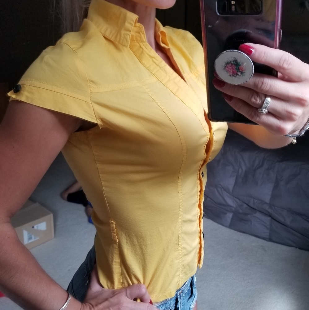 Short sleeve blouse 💛💛💛